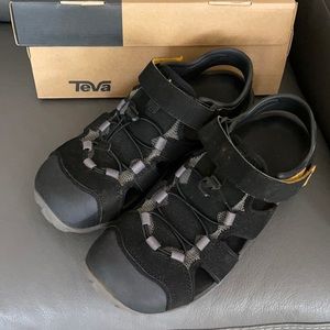 Men’s Teva hiking sandals size 9 Black